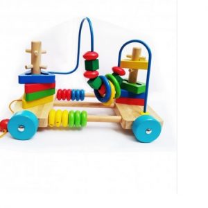 Drveni rolerkoster sa raznim oblicima