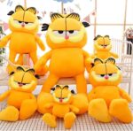 Garfield plišana igračka 40cm – veliki, mekani i smešni plišani mačak | Savršen poklon za sve uzraste