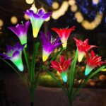 Prelepa solarna lampa u obliku ljiljana u roze boji. Set od 2 komada, automatsko punjenje i uključivanje – idealno za dvorište, baštu i staze. - Slika 3
