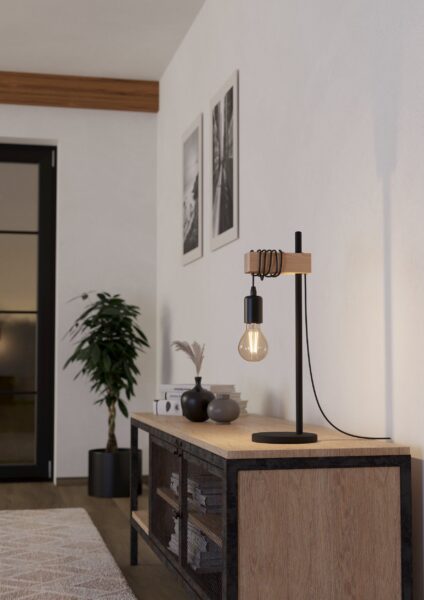 Stona lampa TOWNSHEND 43515 postavljena na komodu