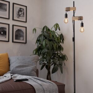 Podna lampa TOWNSHEND 43516 pored sofe